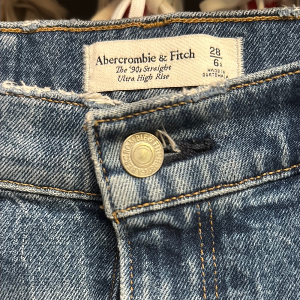 A&F Curve Love Ultra High Rise 90s Straight Jean